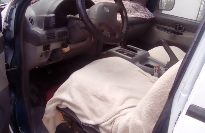 À vendre Fourgon Nissan Vanette 2.3D moteur Isuzu complet