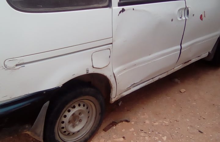À vendre Fourgon Nissan Vanette 2.3D moteur Isuzu complet