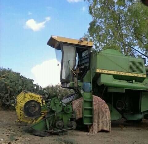 À vendre Moissonneuse batteuse avec cabine John Deere 975 Bon état complet