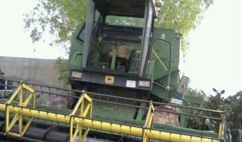 À vendre Moissonneuse batteuse avec cabine John Deere 975 Bon état complet