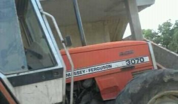 À vendre Tracteur avec cabine Massey Ferguson 3070 Bon état complet
