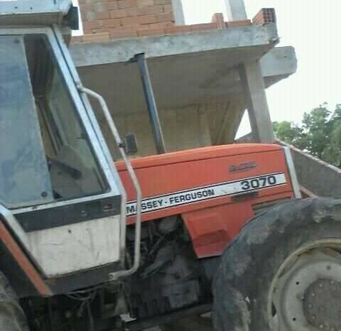 À vendre Tracteur avec cabine Massey Ferguson 3070 Bon état complet