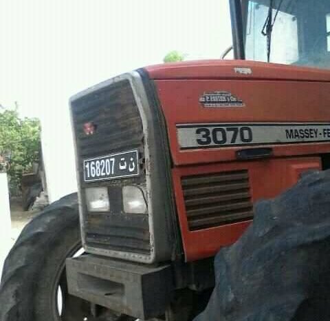 À vendre Tracteur avec cabine Massey Ferguson 3070 Bon état complet