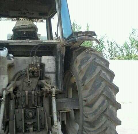 À vendre Tracteur avec cabine Massey Ferguson 3070 Bon état complet