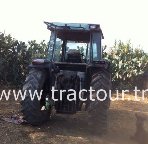 À vendre Tracteur avec cabine Massey Ferguson 3070 Bon état complet