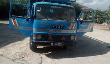 À vendre Camion plateau avec ridelles OM 40 Bon état complet