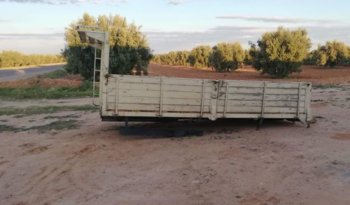 À vendre Plateau avec ridelles pour camion Isuzu NPR 66 Bon état complet