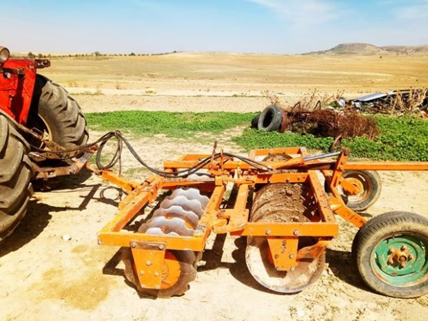 À vendre Tracteur + Accessoire + Matériel Massey Ferguson 4240 Bon état complet