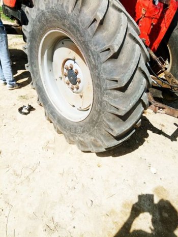 À vendre Tracteur + Accessoire + Matériel Massey Ferguson 4240 Bon état complet