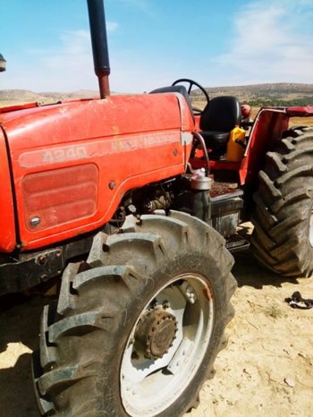 À vendre Tracteur + Accessoire + Matériel Massey Ferguson 4240 Bon état complet