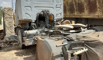 À vendre Tracteur routier sans attelage Renault Kerax 385 Bon état complet