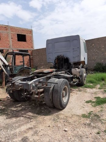 À vendre Tracteur routier sans attelage Renault Kerax 385 Bon état complet