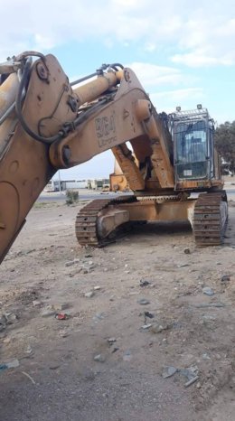 À louer Pelle sur chenilles avec godet Liebherr 964 Bon état complet