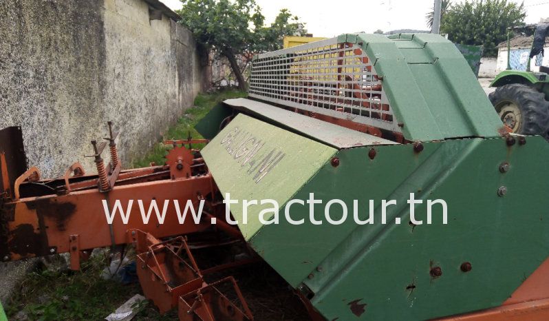 À vendre Presse à moyenne densité Gallignani 3690 Etat moyen complet