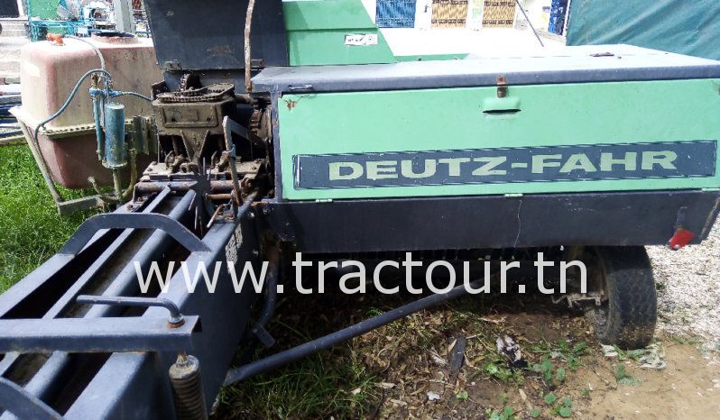 À vendre Presse à moyenne densité Deutz Etat moyen complet