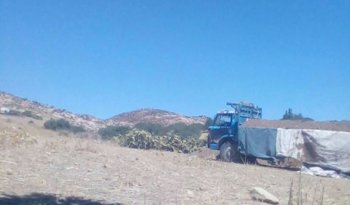 À vendre Camion plateau sans ridelles Ford Bon état complet