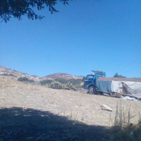 À vendre Camion plateau sans ridelles Ford Bon état complet