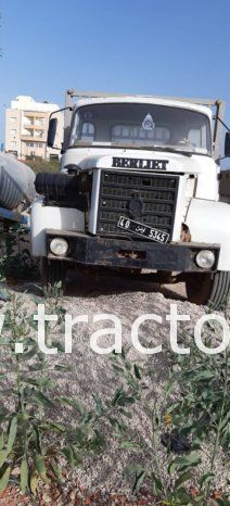 À vendre Camion plateau sans ridelles Berliet GLR 190 Bon état complet