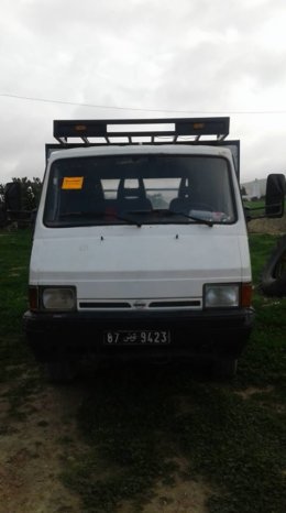 À vendre Camion plateau sans ridelles – Bon état complet
