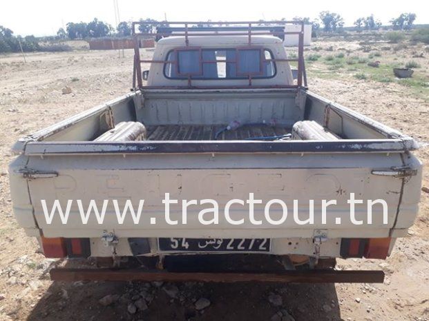 À vendre Camionnette 2 portes avec benne Peugeot 504 Bon état complet