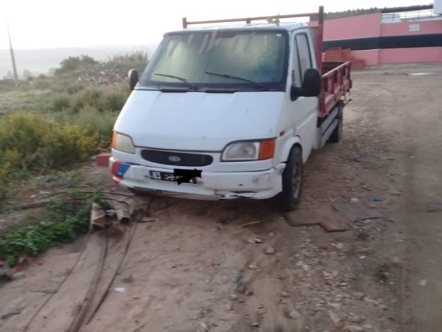 À vendre Camion benne Ford Bon état complet