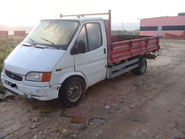 À vendre Camion benne Ford Bon état complet