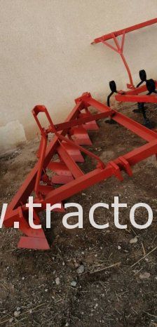 À vendre Déchaumeuse à 6 socs – Neuf en excellent état complet