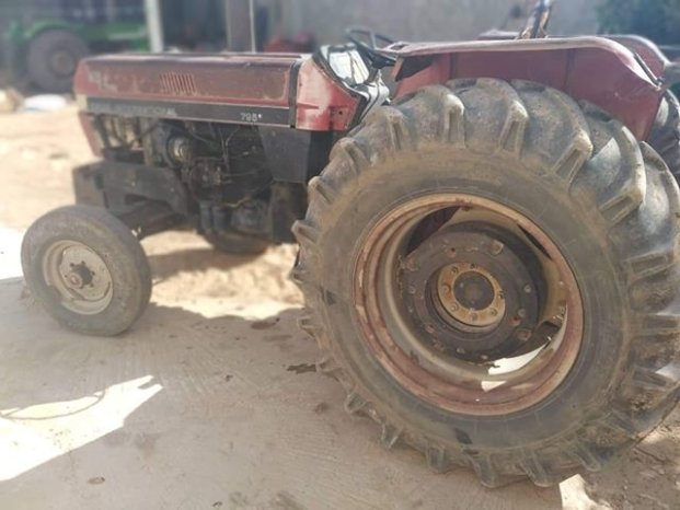 À vendre Tracteur Case IH 795 Bon état complet