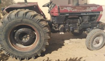 À vendre Tracteur Case IH 795 Bon état complet