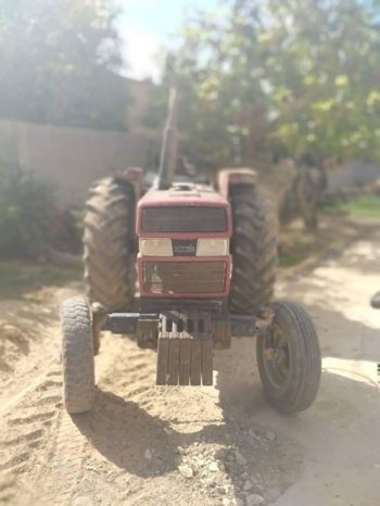 À vendre Tracteur Case IH 795 Bon état complet