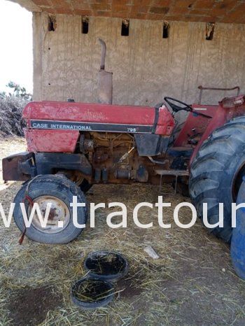 À vendre Tracteur Case IH 795 Bon état complet