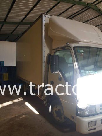 À vendre Camion fourgon Isuzu NPR 66 Bon état complet