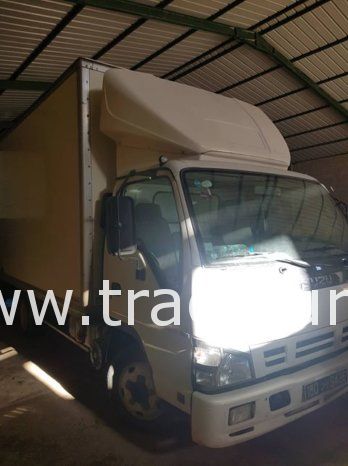 À vendre Camion fourgon Isuzu NPR 66 Bon état complet