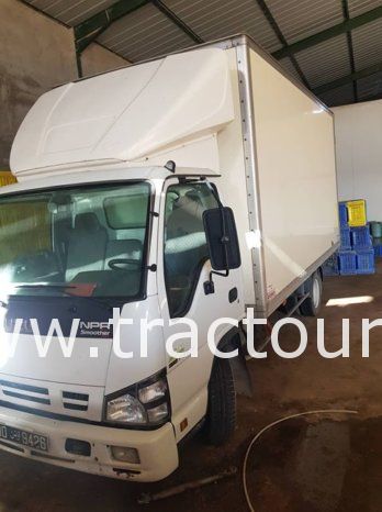 À vendre Camion fourgon Isuzu NPR 66 Bon état complet