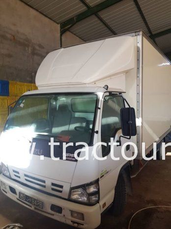 À vendre Camion fourgon Isuzu NPR 66 Bon état complet