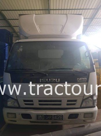 À vendre Camion fourgon Isuzu NPR 66 Bon état complet