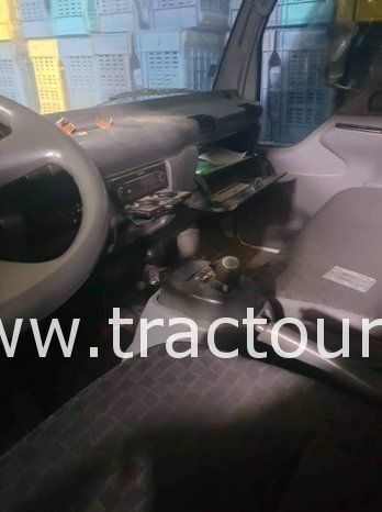 À vendre Camion fourgon Isuzu NPR 66 Bon état complet