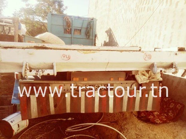 À vendre Camion plateau sans ridelles Fiat Iveco 100-13 Bon état complet
