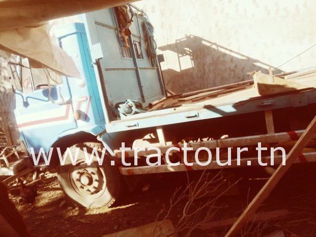 À vendre Camion plateau sans ridelles Fiat Iveco 100-13 Bon état complet