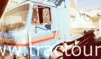 À vendre Camion plateau sans ridelles Fiat Iveco 100-13 Bon état complet