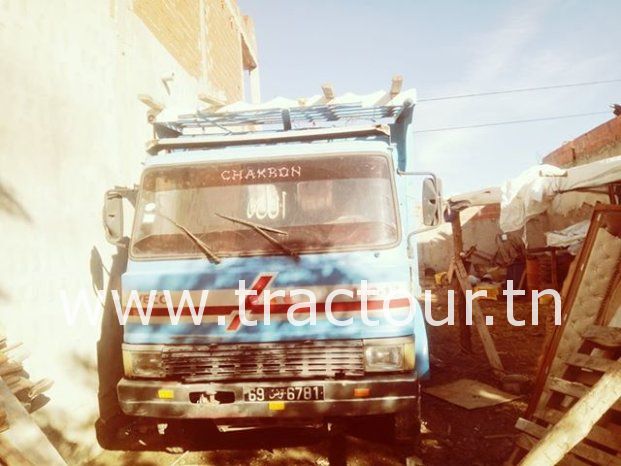À vendre Camion plateau sans ridelles Fiat Iveco 100-13 Bon état complet