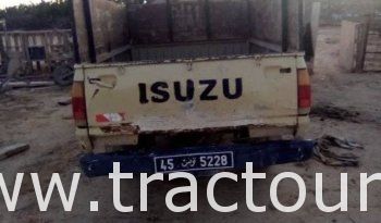À vendre Camionnette 2 portes avec benne Isuzu KB 26 Bon état complet