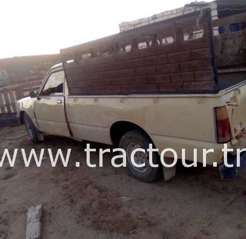 À vendre Camionnette 2 portes avec benne Isuzu KB 26 Bon état complet
