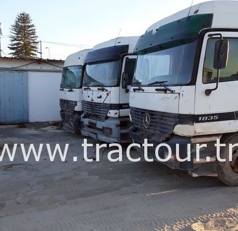 À vendre Tracteur routier sans attelage Mercedes Actros 1835 Bon état complet