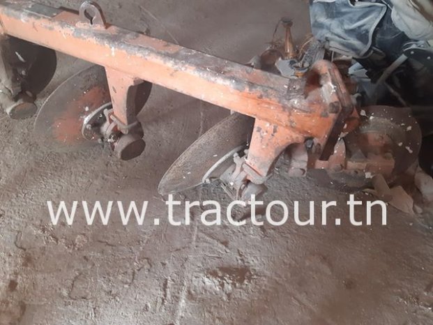 À vendre Charrue à 3 socs MIG-Huard Bon état complet
