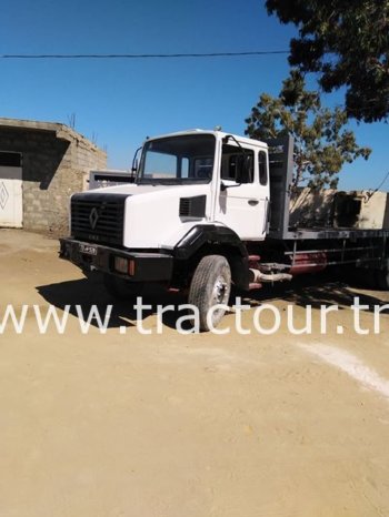 À vendre Camion plateau sans ridelles Renault CLR 230 complet