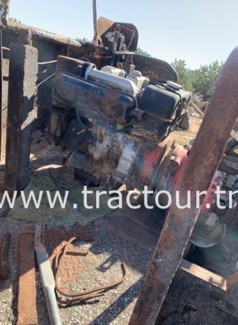 À vendre Camion avec répandeuse à bitume Berliet GR 285 complet