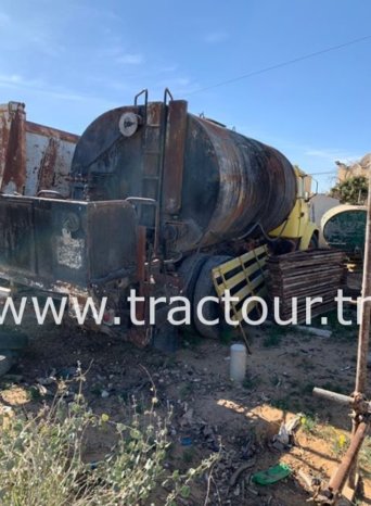 À vendre Camion avec répandeuse à bitume Berliet GR 285 complet