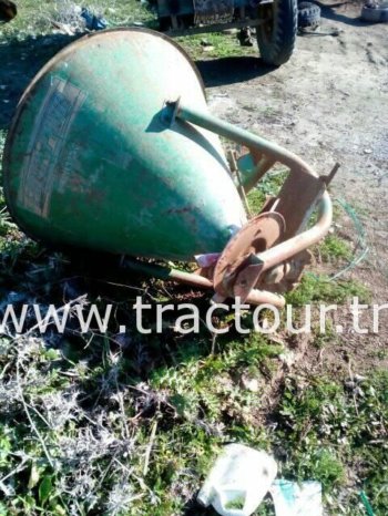 À vendre Épandeur d’engrais mono disque – complet
