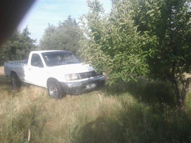 À vendre Camionnette 2 portes avec benne Nissan Navara 2 (D22: 1997 – 2011) complet